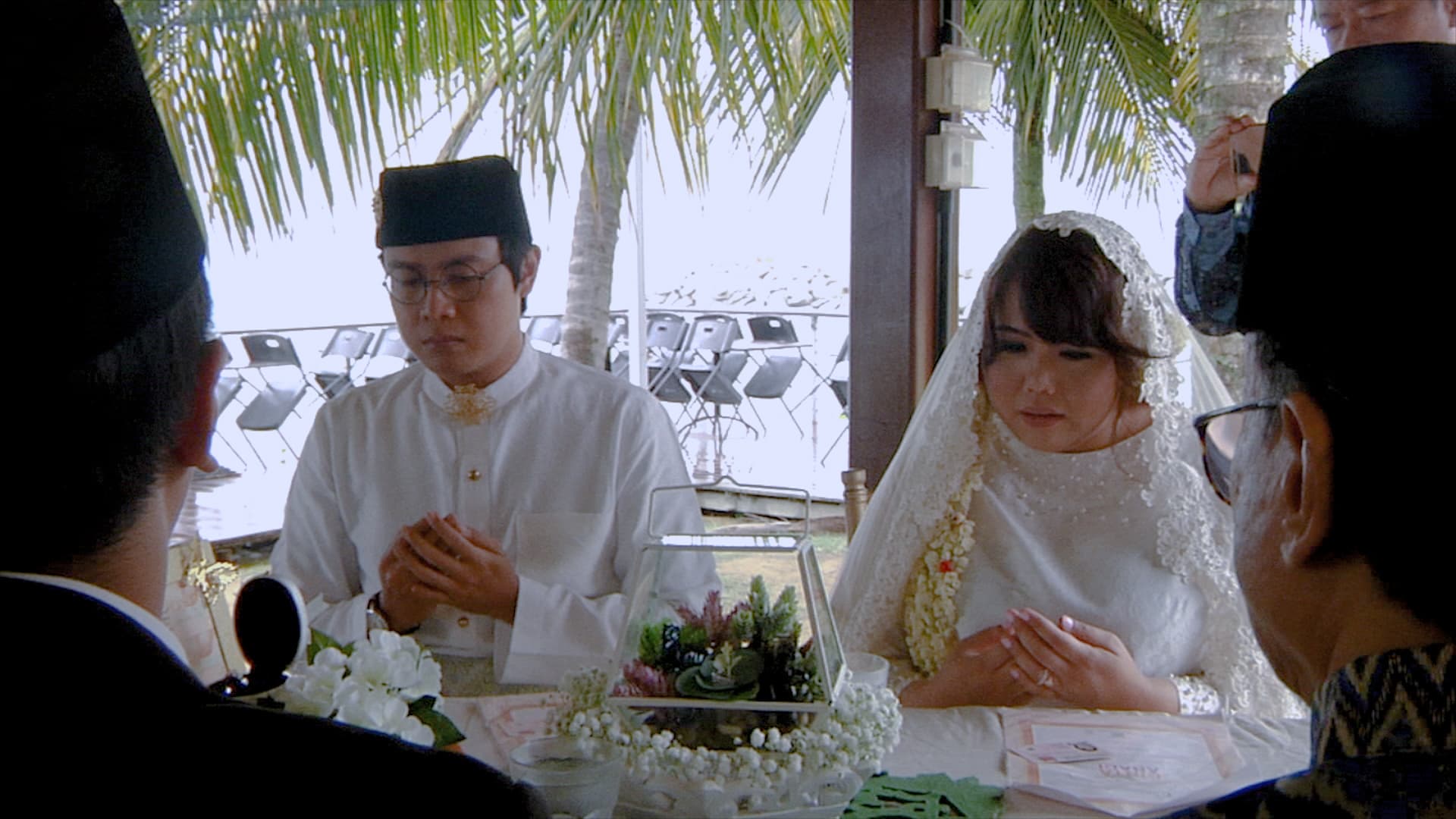 A crowd scene from SEMENTARA.